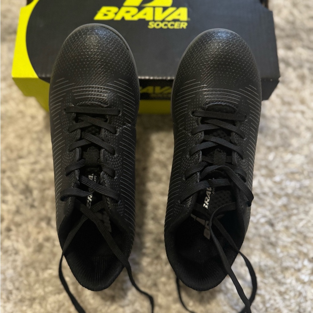 Brava Kids Black Soccer Shoes